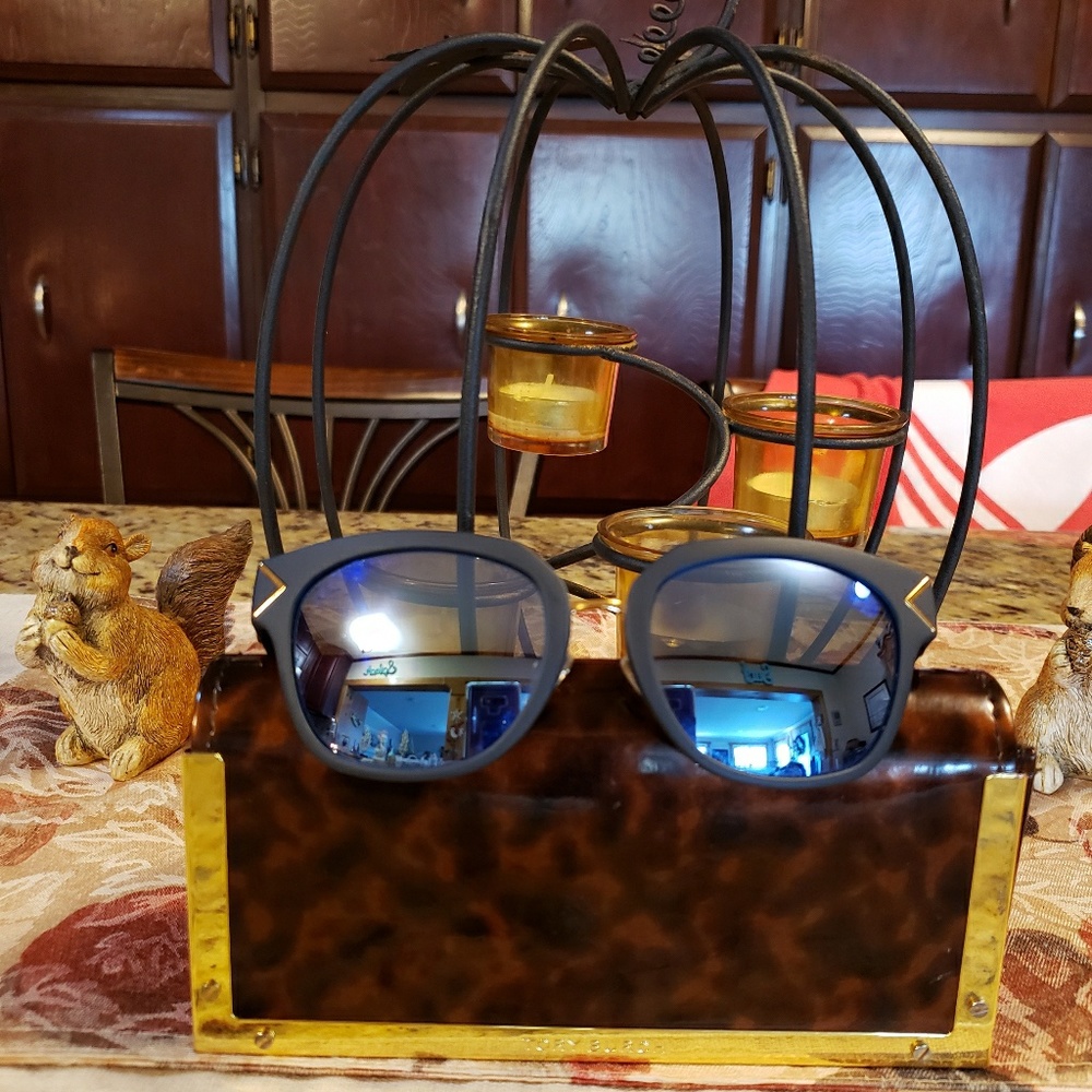 💯%authentic Tory Burch Sunny's